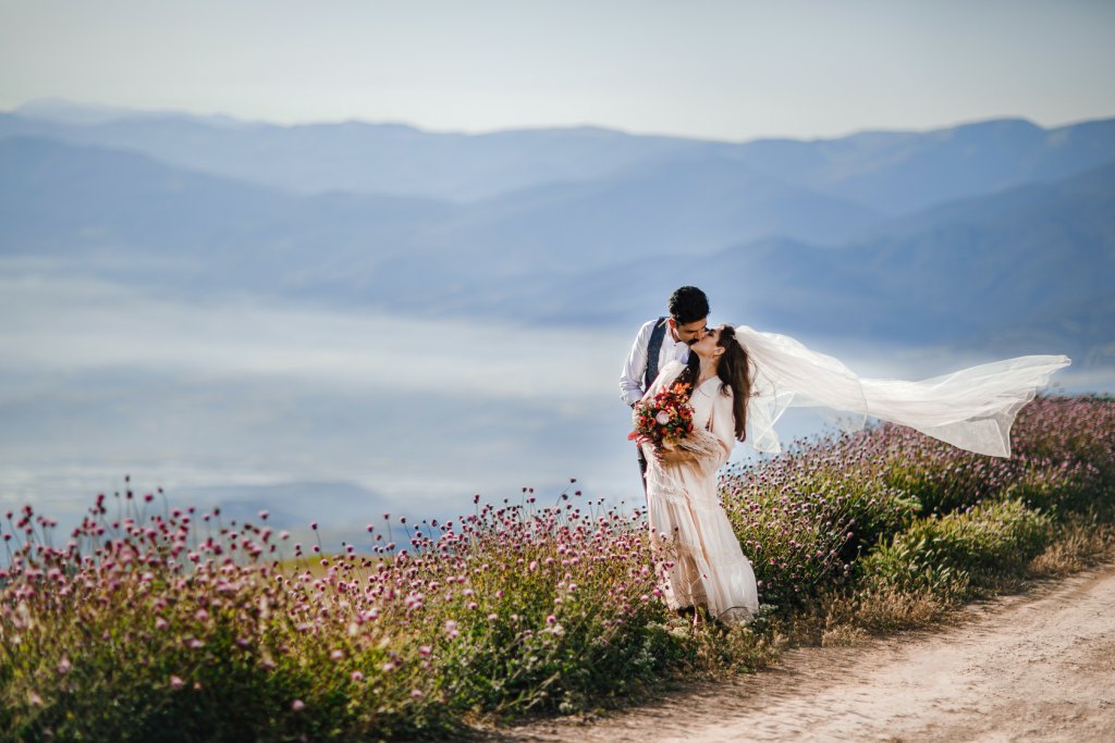 wedding photograph hilltop mountains